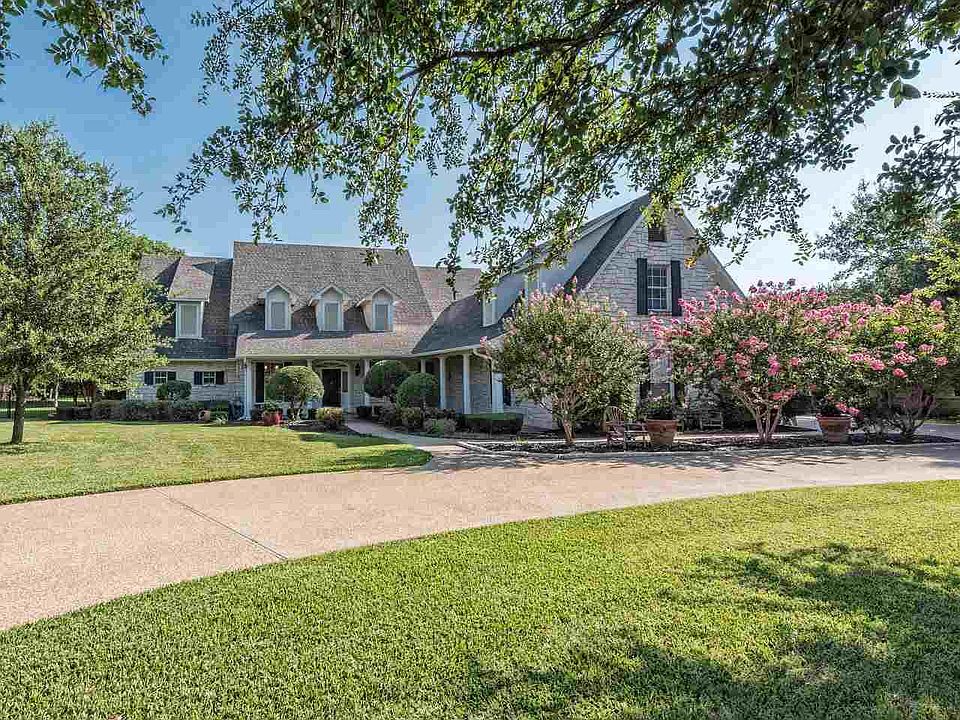1st image of 113 Twisted Oak Ln