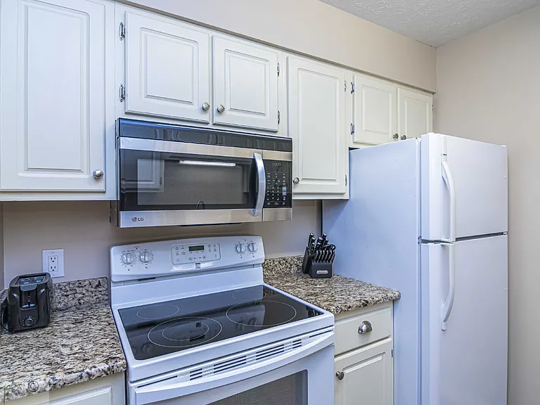 103 E Lockhaven Dr #E — Photo 15