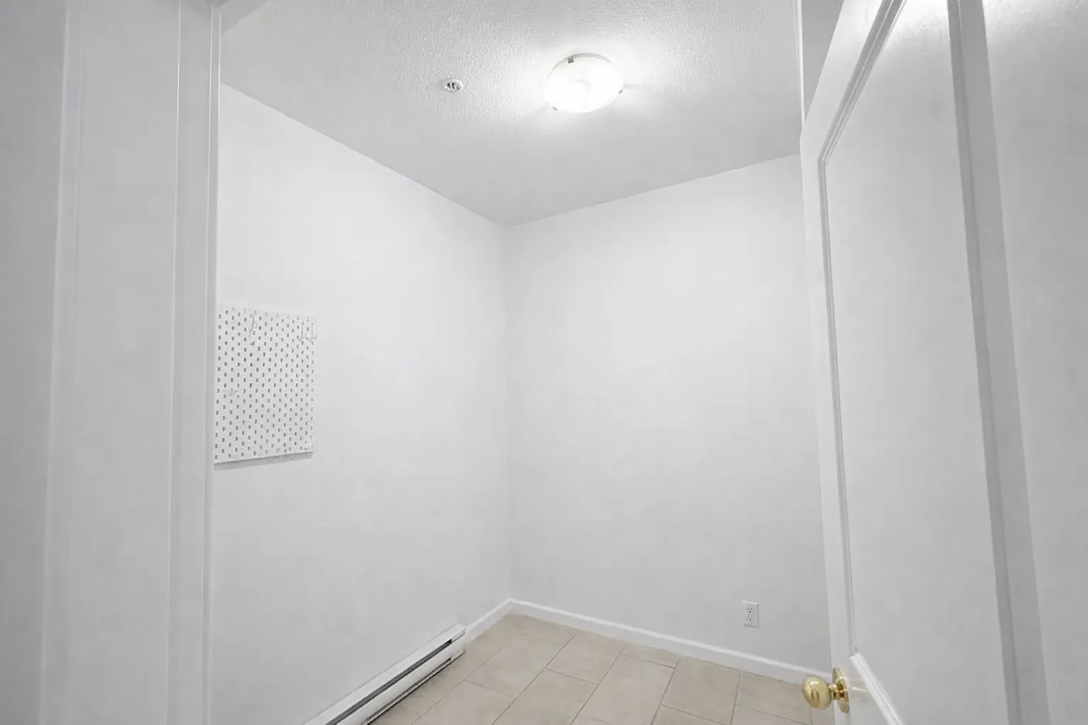1 bed, 700 sqft, $1,700 — Photo 3