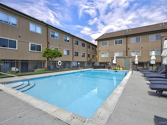 3rd image of 88 Pacific Boulevard