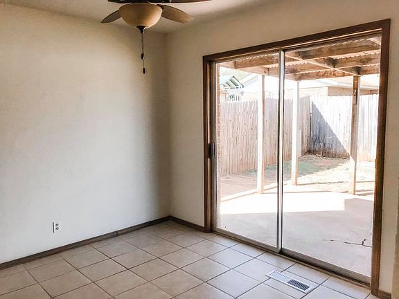 4th image of 925 Saint James Ct #1