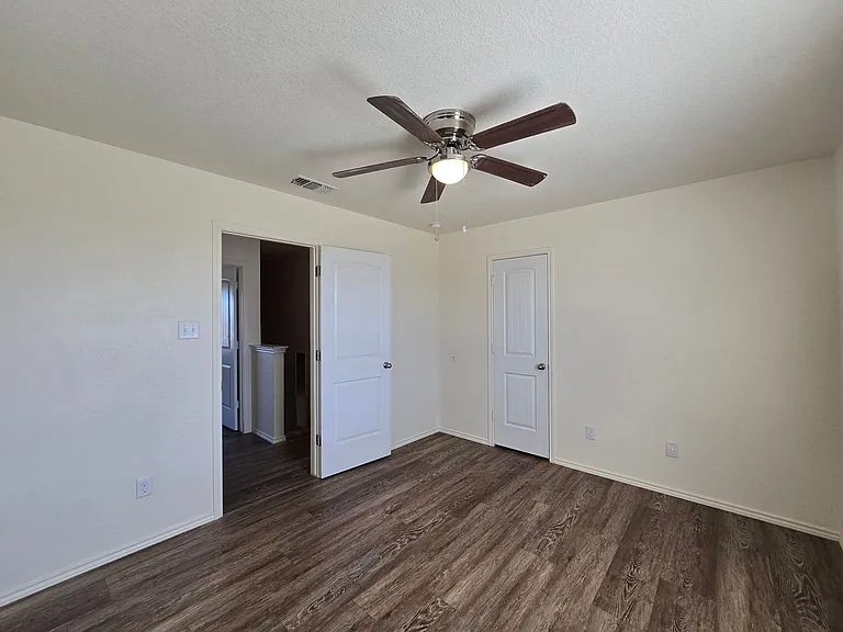 5108 Screaming Eagle Cir — Photo 18