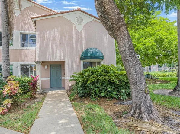 12154 Saint Andrews Pl APT 112, Hollywood, FL 33025