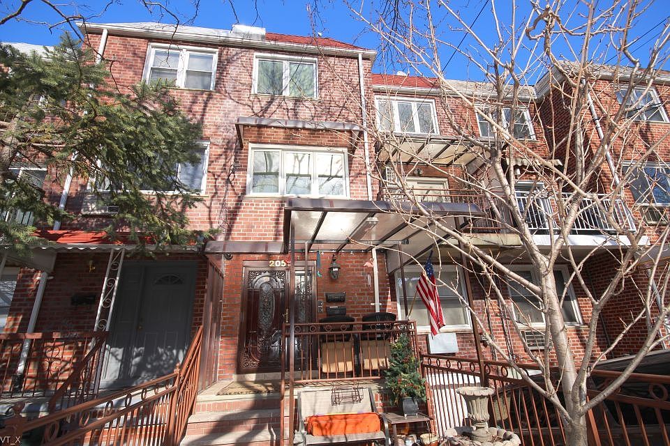 1st image of 2051 Pearson St