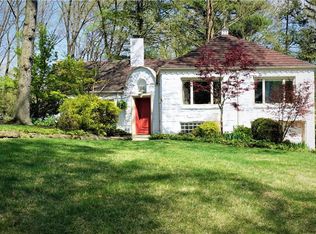 441 Avon Dr, Mt Lebanon, PA 15228