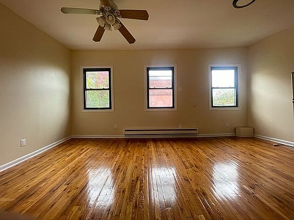 4th image of 184 Nelson St APT 4