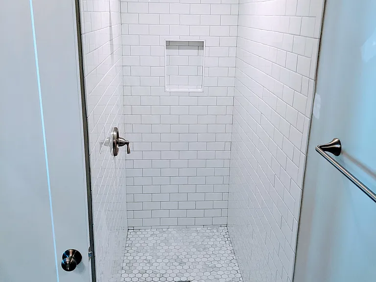 1915 Capitol Ave NE #3 — Photo 5