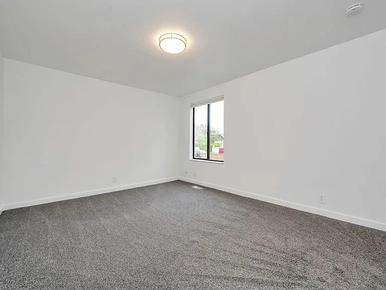 5643 W 3980 S — Photo 9