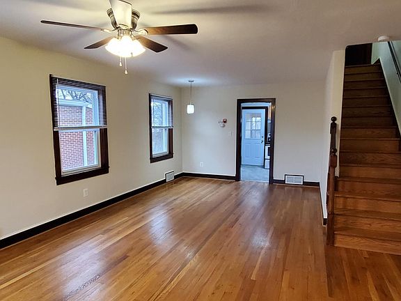 3rd image of 1125 N Royal Ave