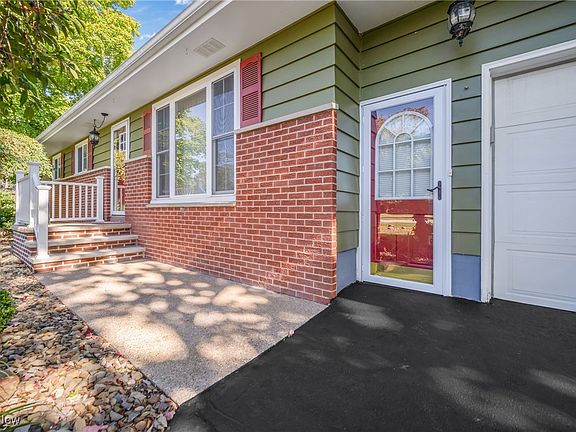2nd image of 2880 Shirley St