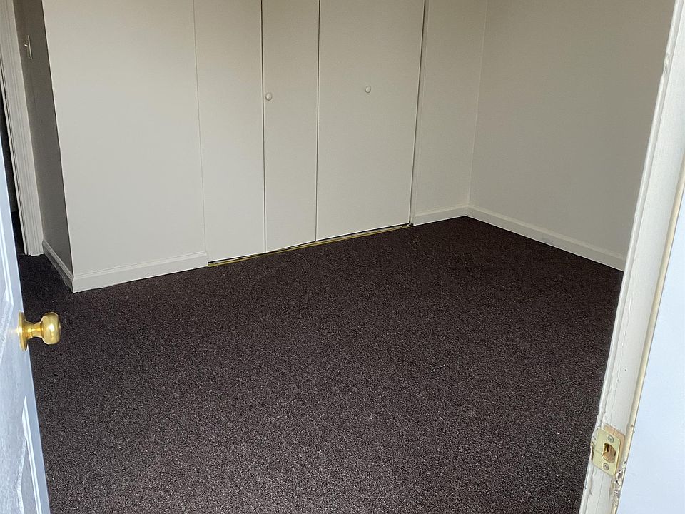 2nd image of 106 Daffodil Dr APT 4