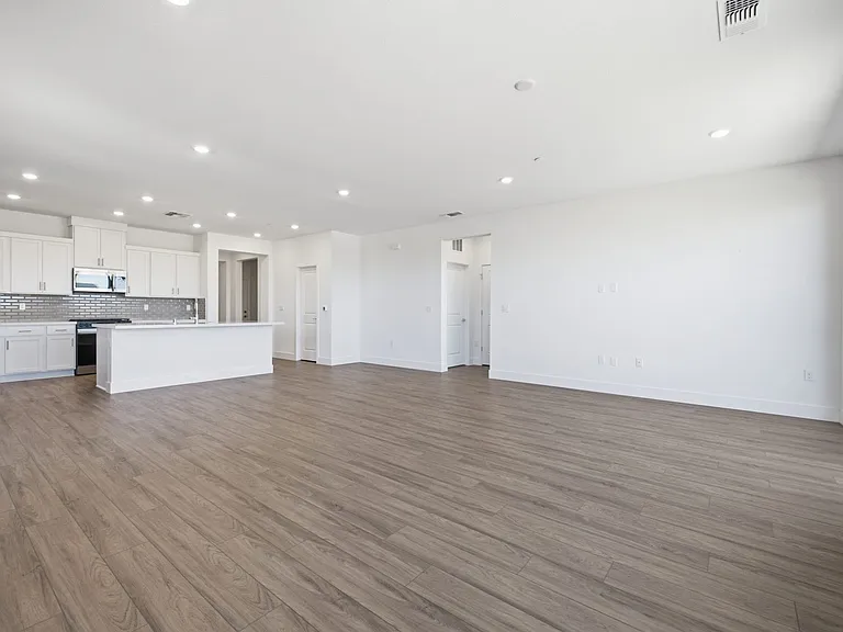 2681 Dashwood St — Photo 11