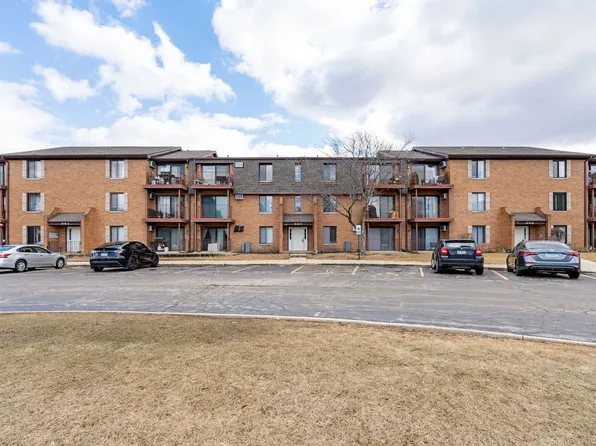 665 N Briar Hill Ln APT 2, Addison, IL 60101