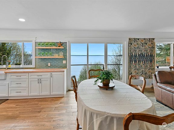 4th image of 26512 Washington Boulevard NE