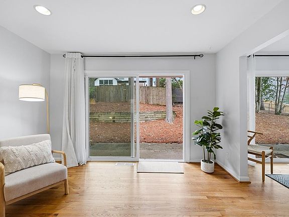 4th image of 1502 Bubbling Creek Rd NE