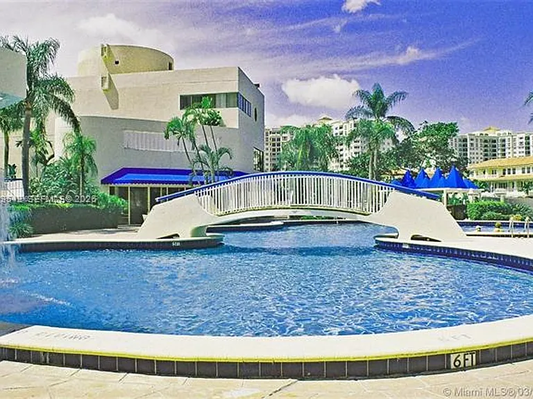 19707 Turnberry Way #4L — Photo 34