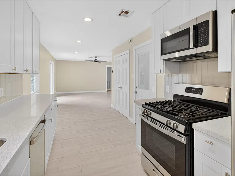 5502 Effingham Dr — Photo 11