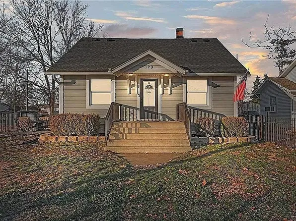 129 W 4th St, Tonganoxie, KS 66086