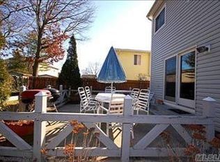 33 Babcock Ave, Ronkonkoma, NY 11779
