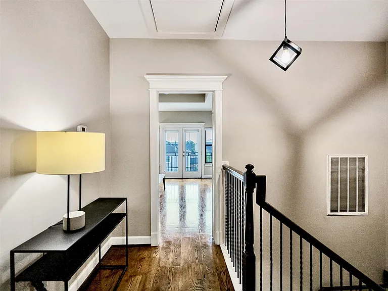 1206 W 14th St — Photo 37