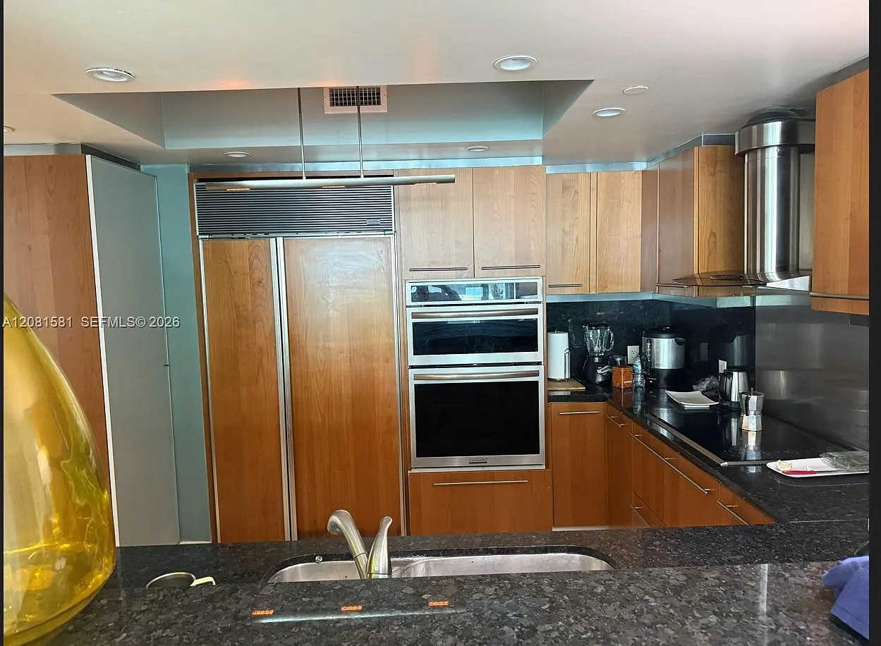 Azure Condo — Photo 2