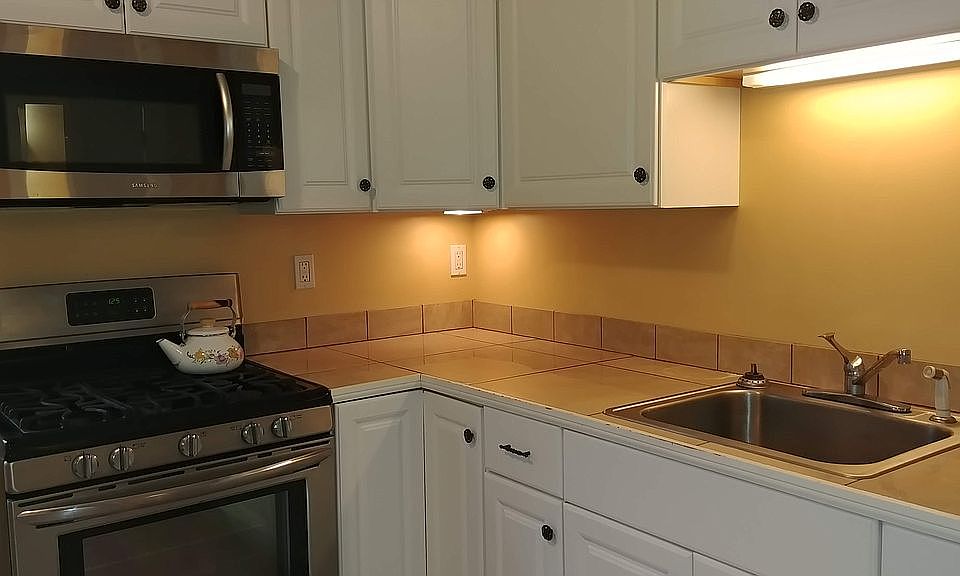 1 Bed Rm 1st Fl Kitchen