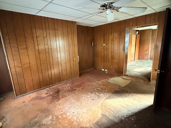 3rd image of 1033 E Crease St
