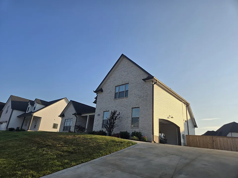 1147 Forsythia Trce