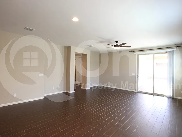 867 E Aberdeen Dr — Photo 9