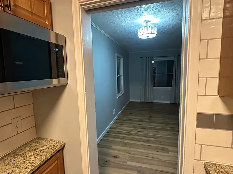 2916 S Summit Ave — Photo 6