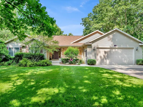 65 Kendra Ct SE, Lowell, MI 49331