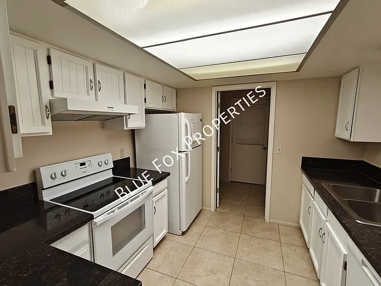 8305 N Midnight Way — Photo 2