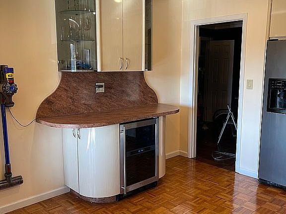 4th image of 129 Country Club Ln