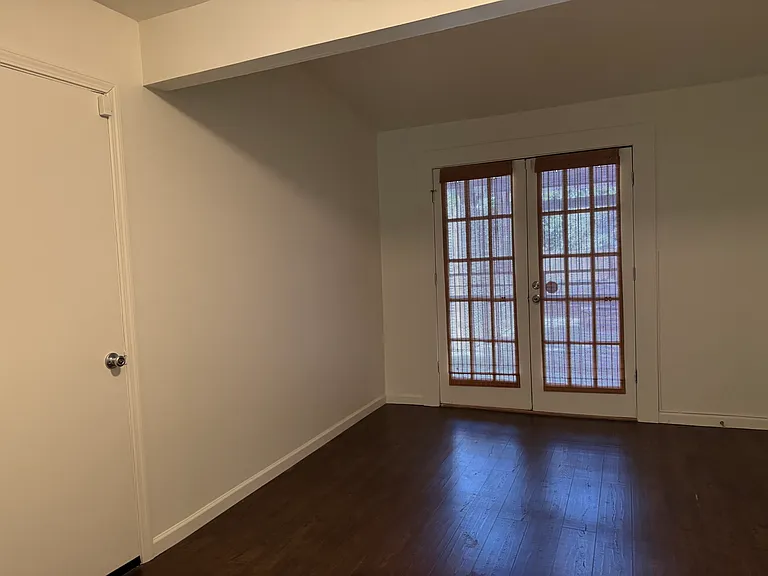 Additional room / Entry room.