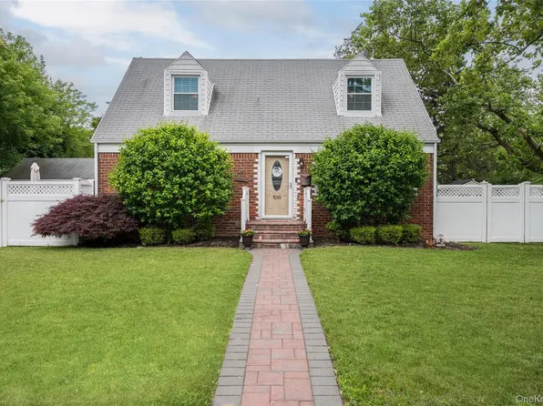 1030 North Drive, Merrick, NY 11566