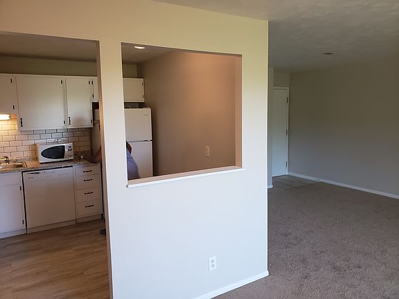 2nd image of 4999 Mercedes Dr APT 7
