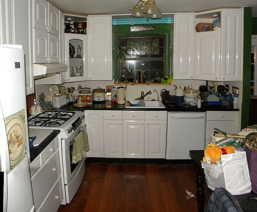 2nd image of 8 Gloria Ct