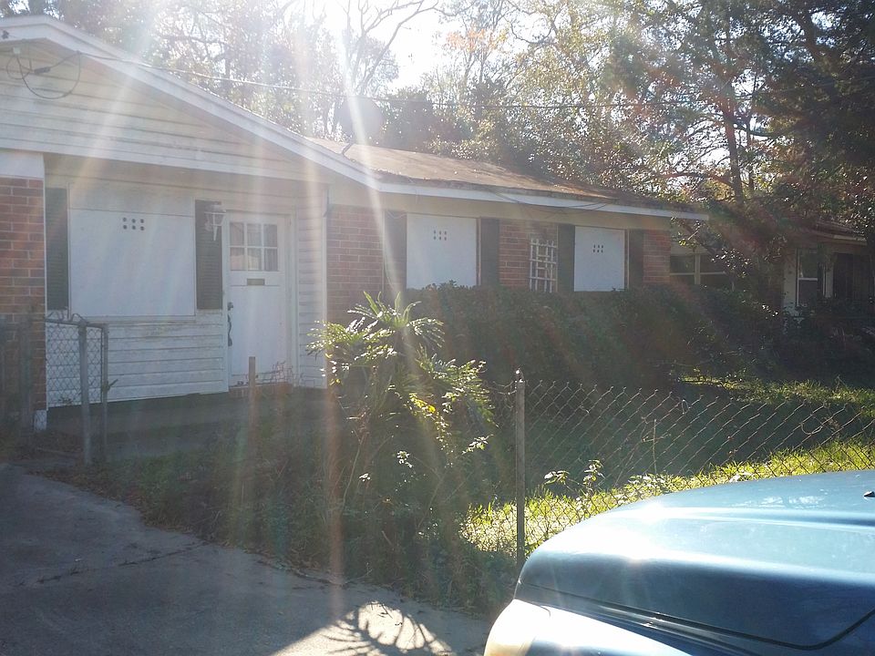 2nd image of 2932 W 3rd St