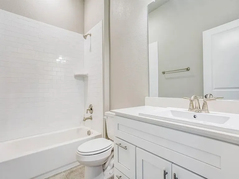 1605 Canals Dr — Photo 23