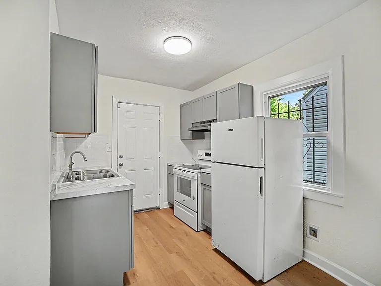 5638 Woodland Ave — Photo 8