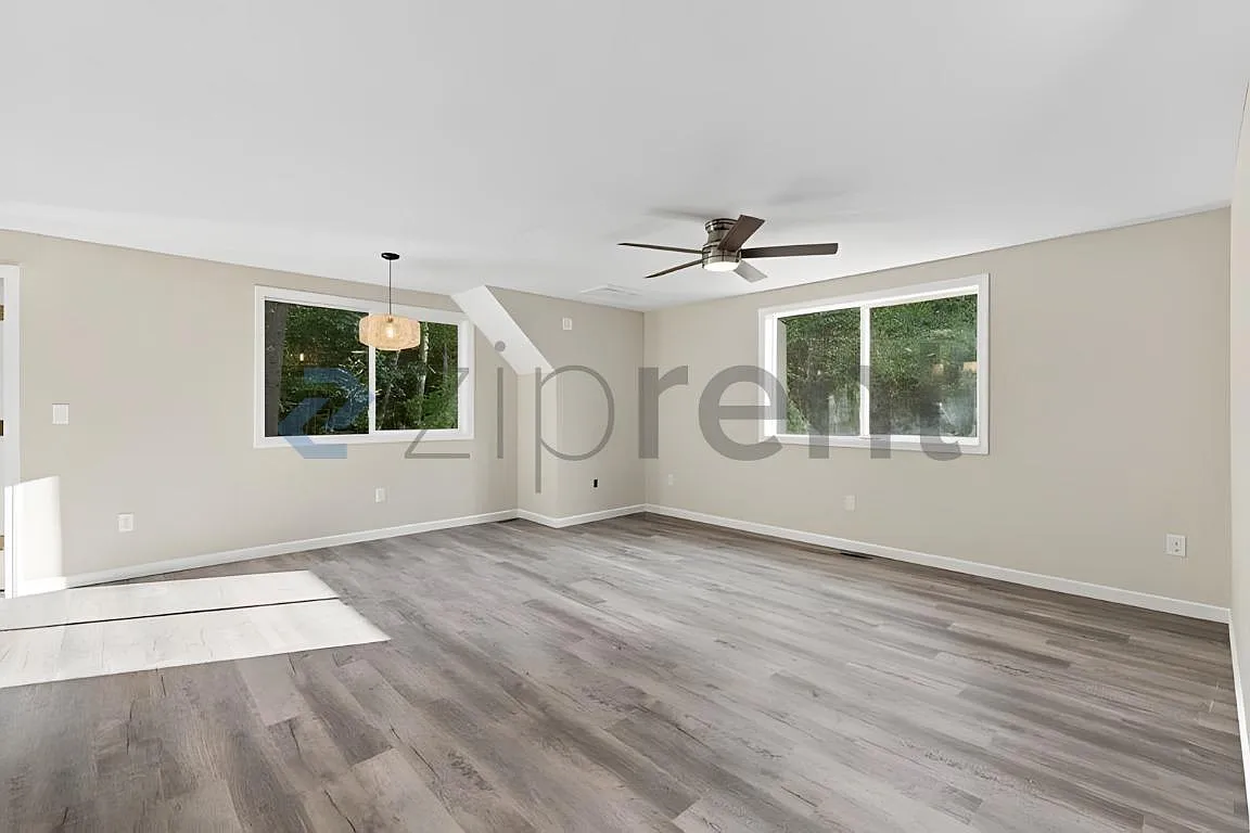 2 bed, 990 sqft, $2,500 — Photo 2