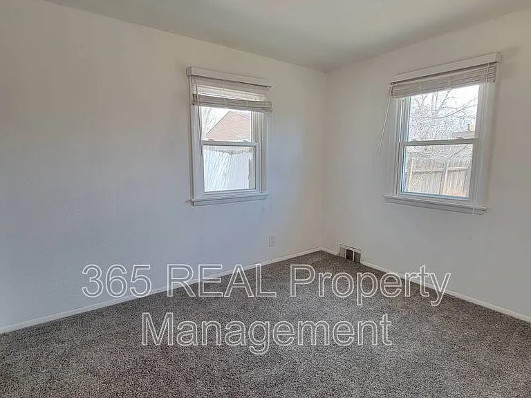 2432 16th Ave — Photo 10