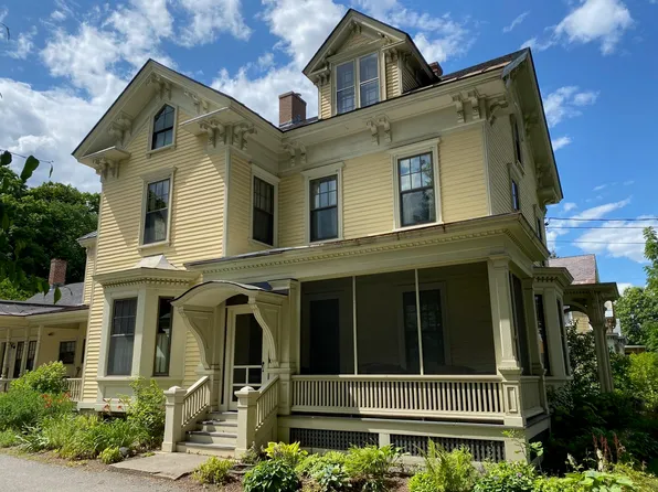 32 Oak Street, Brattleboro, VT 05301