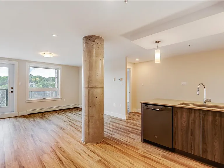 101 Ochterloney St — Photo 9