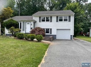 17 W McClellan Ave, Livingston, NJ 07039
