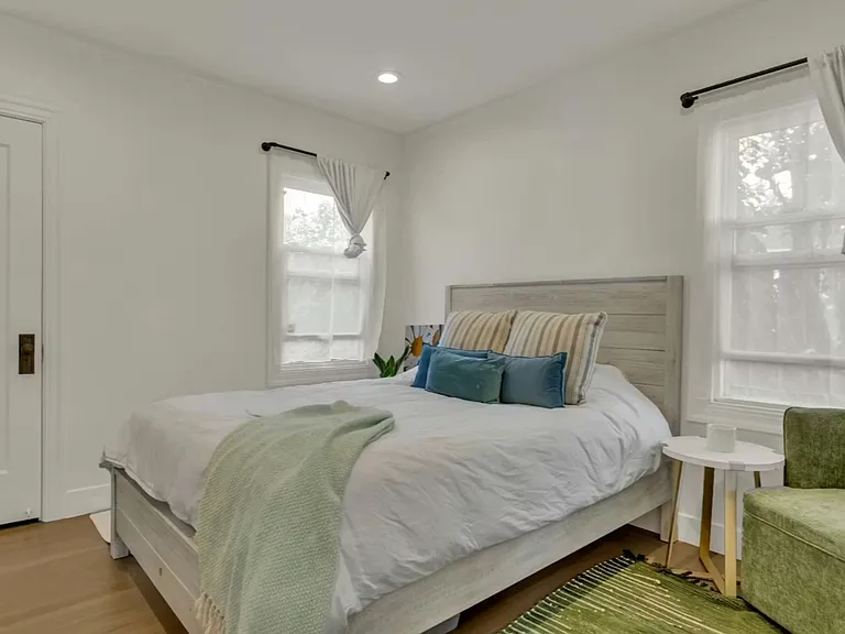 2542 Wilbur St — Photo 10