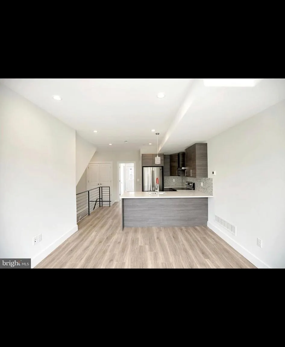3 bed, 1200 sqft, $1,900 — Photo 3