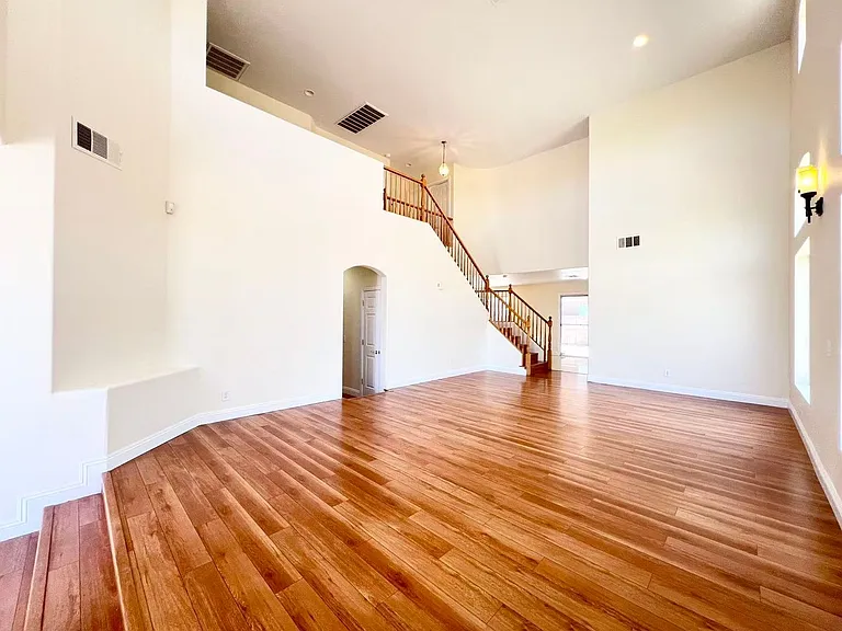 9891 Ridge Hill Ave — Photo 5