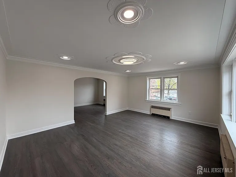 1020 Raritan Ave — Photo 10