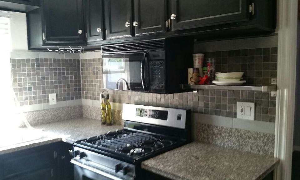 1st image of 935 1/2 E Magnolia Blvd